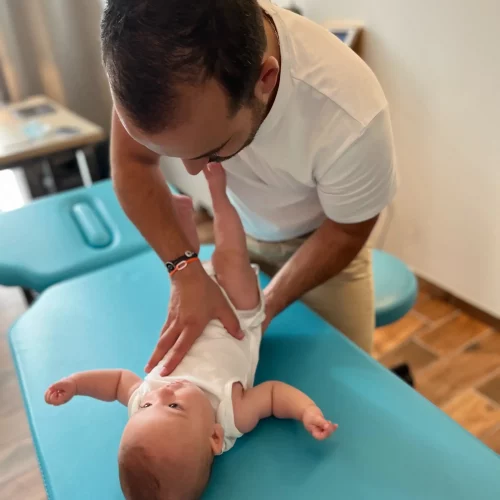 Anthony ostéopathe Bébé Grenoble